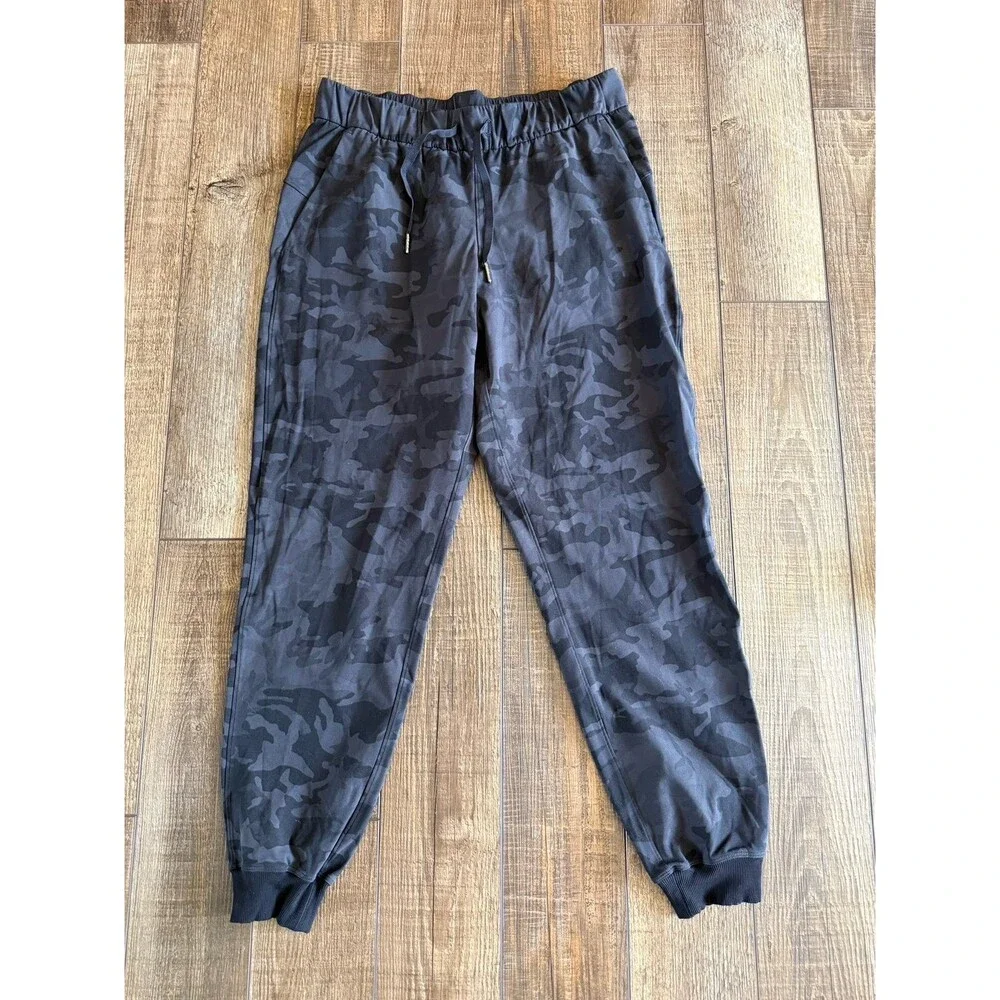 Lululemon On The Fly Luxtreme 28” Jogger Sz. 8 Camo Deep Coal